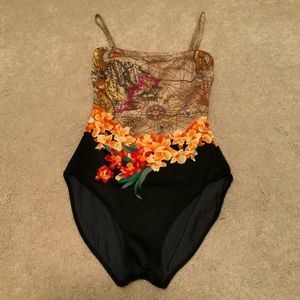 Lovely floral Gottex swimsuit size 8